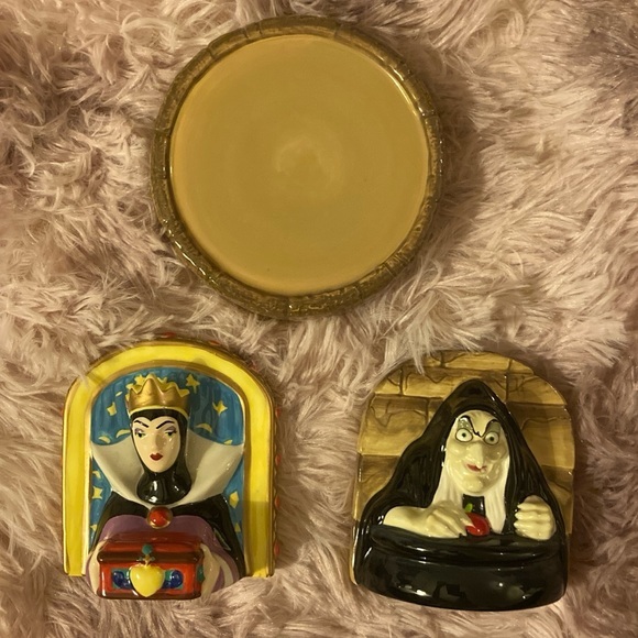 Disney Kitchen Vintage Evil Queen And Witch Salt And Pepper Shakers